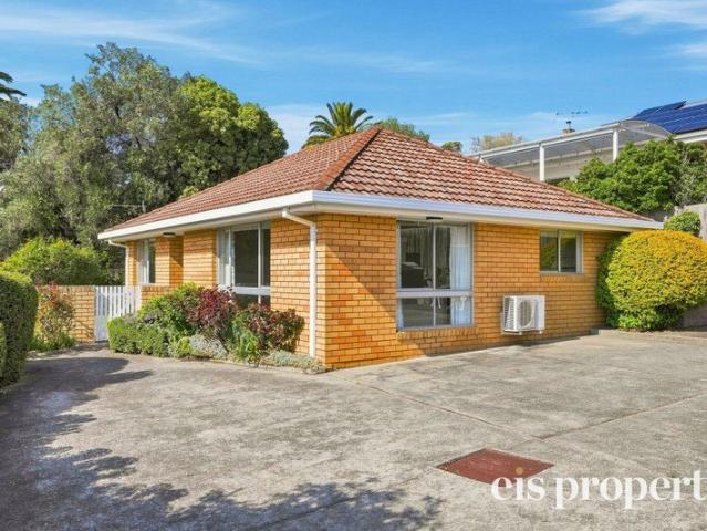 Villa for sale in Lenah Valley, Hobart