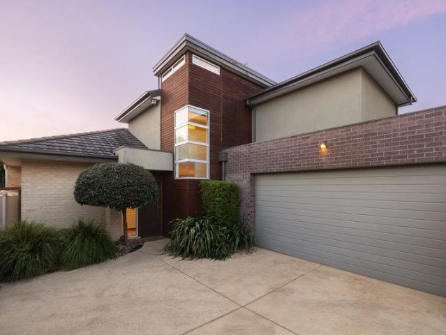 Townhouse for sale in Murrumbeena, Melbourne