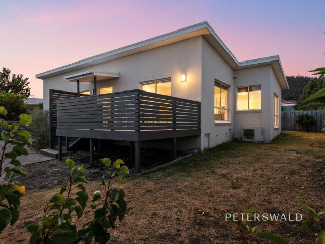 House for rent in Oakdowns, Hobart