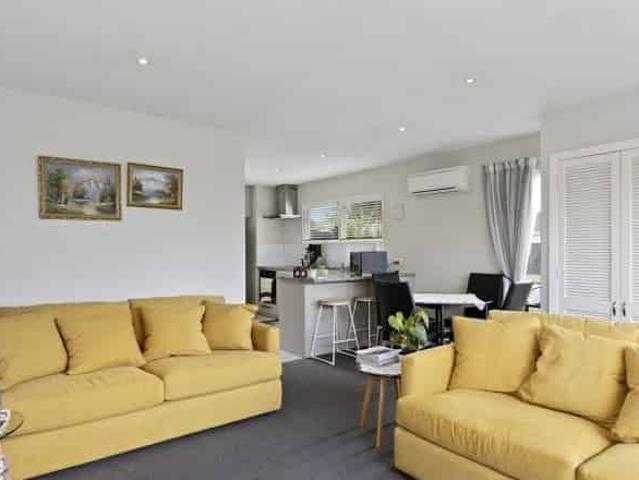 Apartment for rent in Chaslands, Canterbury