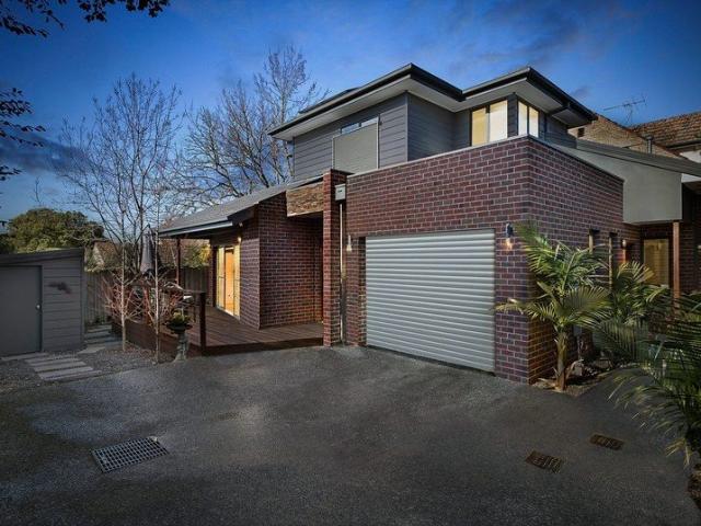 Townhouse for rent in Surrey Hills, Melbourne