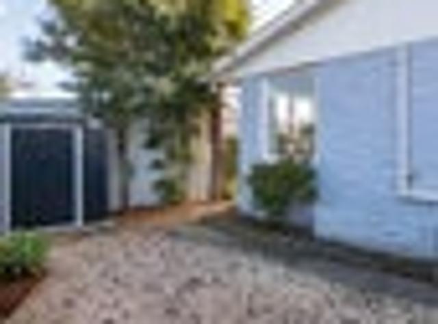 Apartment for sale in Heathcote, Canterbury