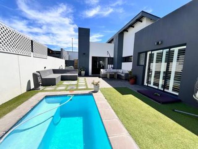 House for sale in Bloubergstrand, City of Cape Town