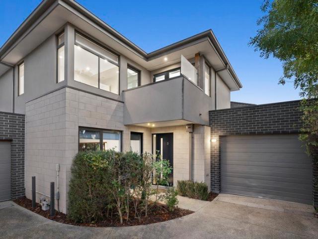 Townhouse for sale in Ashwood, Melbourne