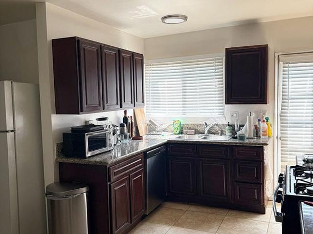 Room for rent in Lake Balboa Neighborhood Council District, Canoga Park