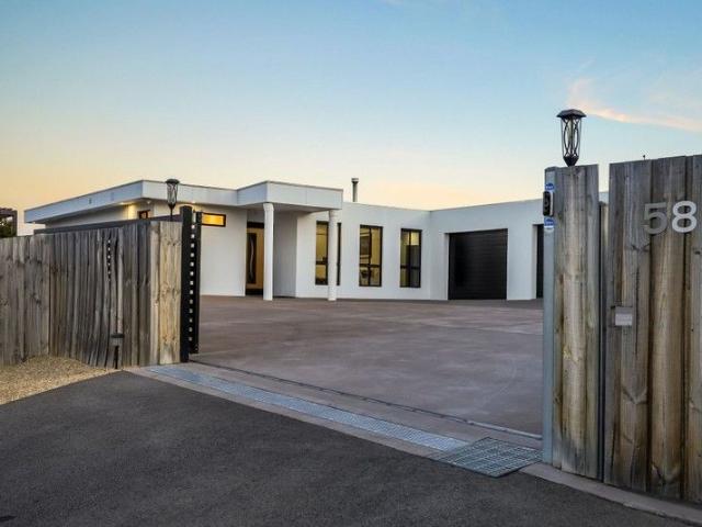 House for sale in Lindisfarne, Tasmania