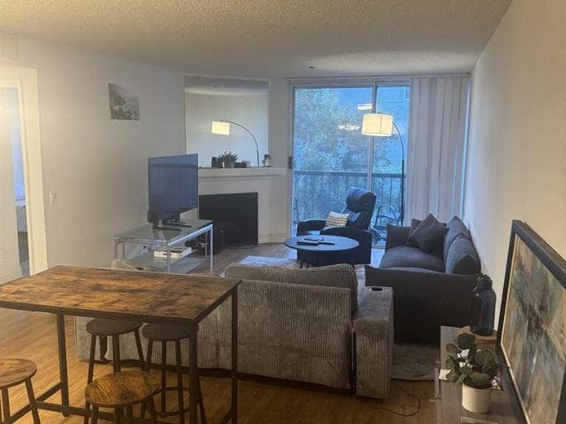 Room for rent in Canoga Park, California