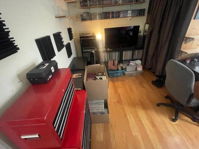 Room for rent in North Hollywood Neighborhood Council District, Canoga Park