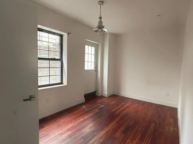 Room for rent in Arverne, New York