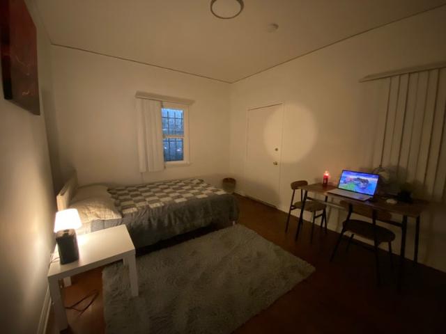 Room for rent in Canoga Park, California