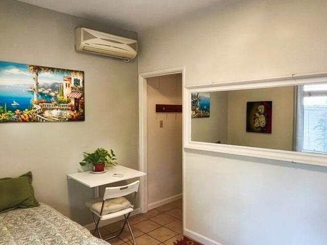 Room for rent in Canoga Park, California