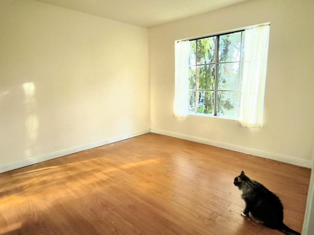 Room for rent in Burbank, California