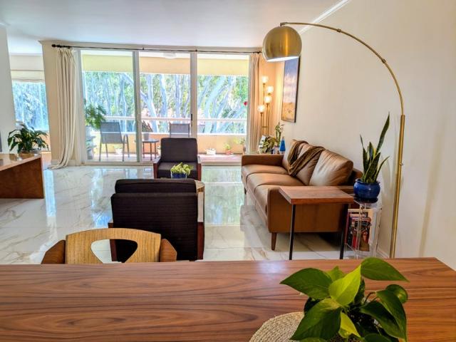 Room for rent in Canoga Park, California