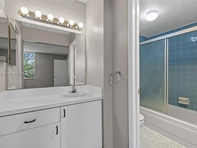 Room for rent in Pine Island Ridge, Davie