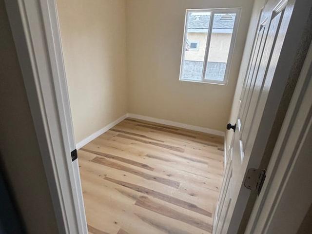 Room for rent in Manchester Square, Los Angeles