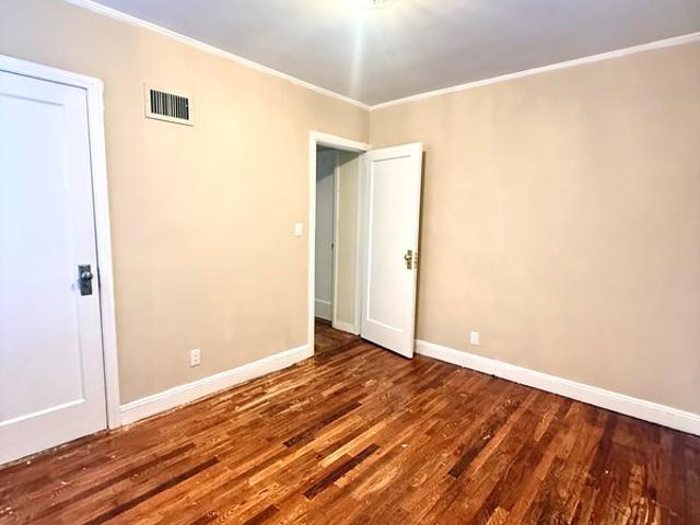Room for rent in Cambria Heights, New York