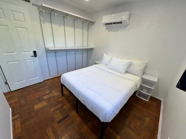 Room for rent in Canoga Park, California