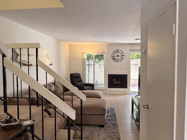 Room for rent in Huntington Beach, California