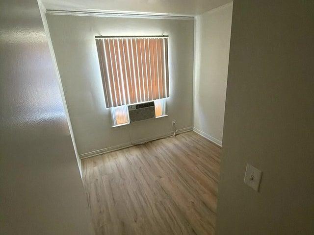 Room for rent in Canoga Park, California