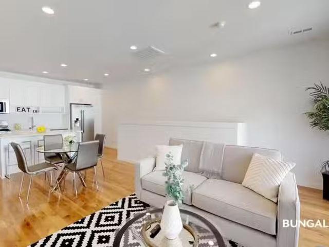 Condo for rent in Portland