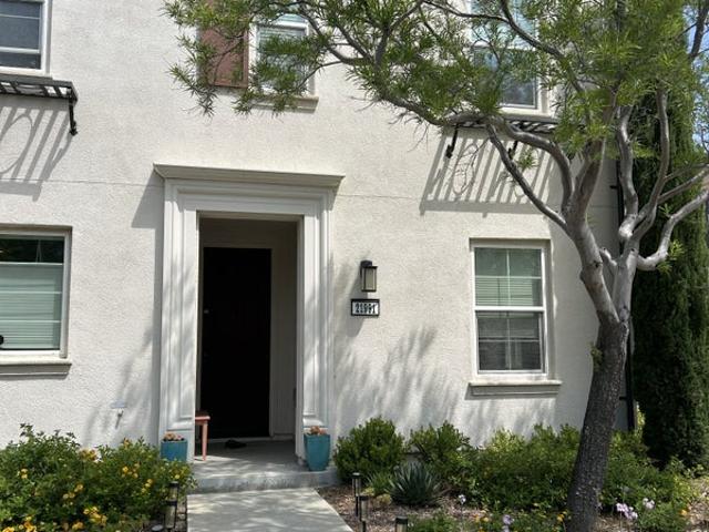 Room for rent in Canyon Country, California