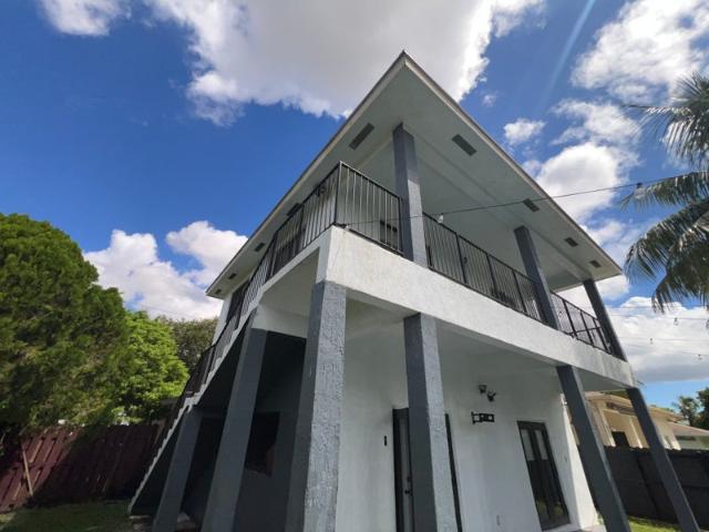 Room for rent in Carver Ranches, West Park