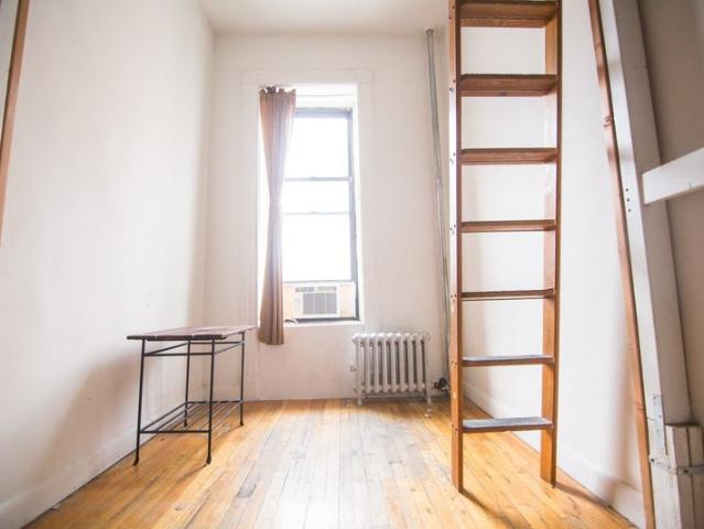 Room for rent in Arverne, New York