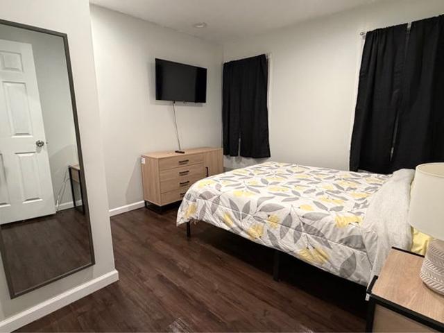 Room for rent in Colonial Heights, MacDonnell Heights