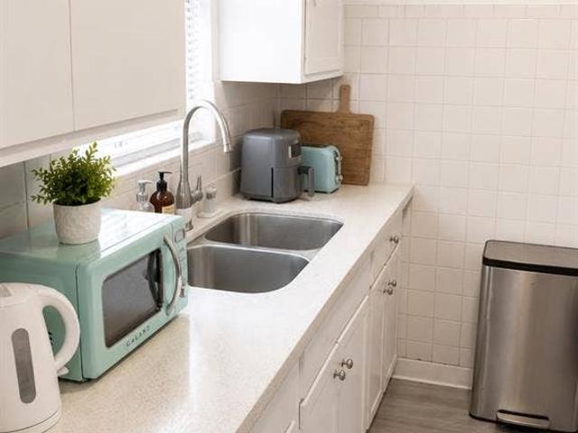 Room for rent in Canoga Park, California