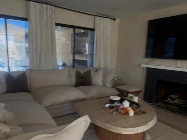 Room for rent in Canyon Country, California
