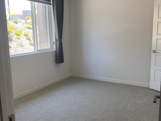 Room for rent in Canoga Park, California