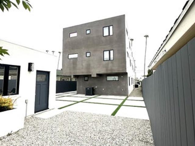 Room for rent in Canoga Park, California