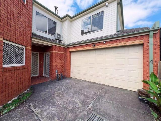 Townhouse for sale in Camerons Creek, Victoria