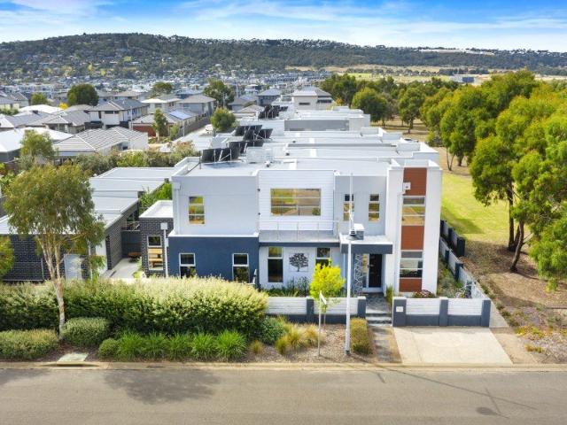 Townhouse for sale in Camerons Creek, Victoria