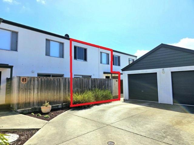 Townhouse for sale in Warrnambool, Victoria