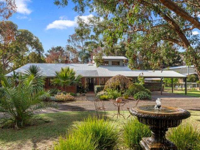 Cottage for sale in Wallington, Victoria