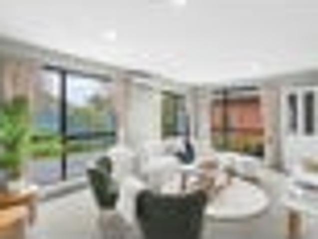 Townhouse for sale in Chaslands, Canterbury