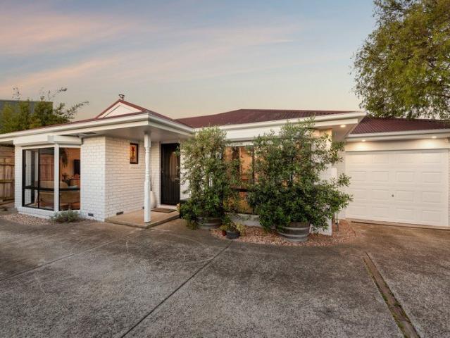 Townhouse for sale in Mordialloc, Melbourne