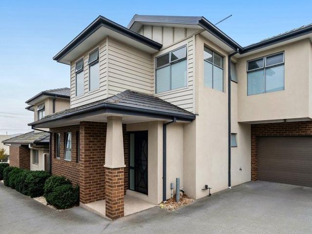Townhouse for sale in Camerons Creek, Victoria