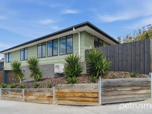 Apartment for sale in Geilston Bay, Hobart