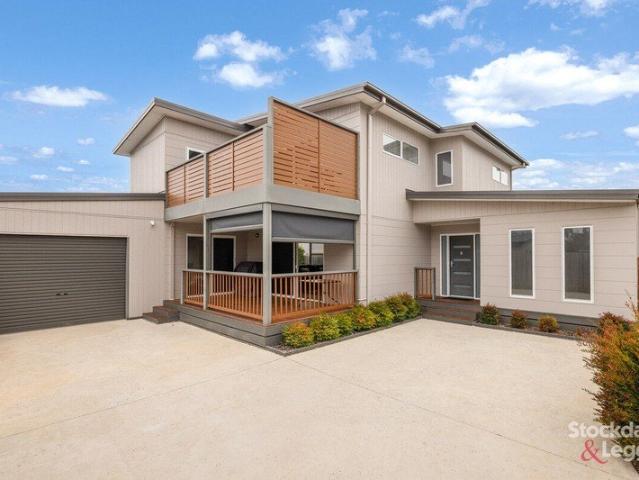 Townhouse for sale in Cowes, Victoria