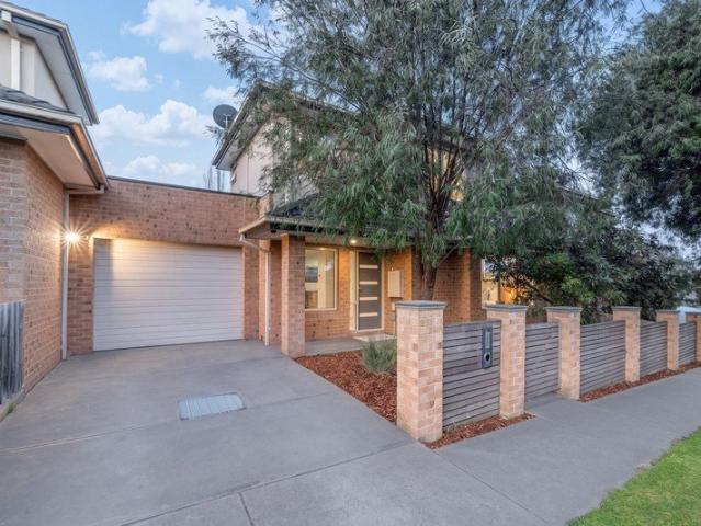 Townhouse for sale in Camerons Creek, Victoria