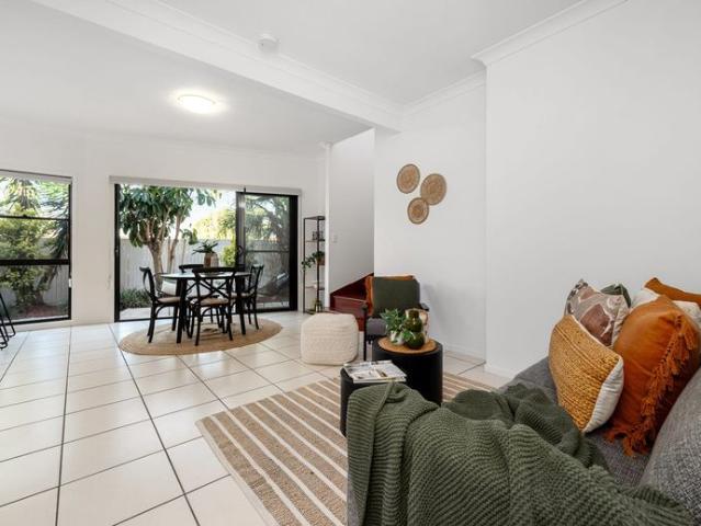 Townhouse for rent in Coorparoo, Greater Brisbane