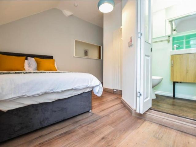 Studio for rent in Charlestown, Manchester