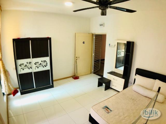Room for rent in Petaling, Alam Impian
