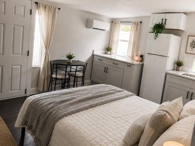 Room for rent in Dunedin, Florida