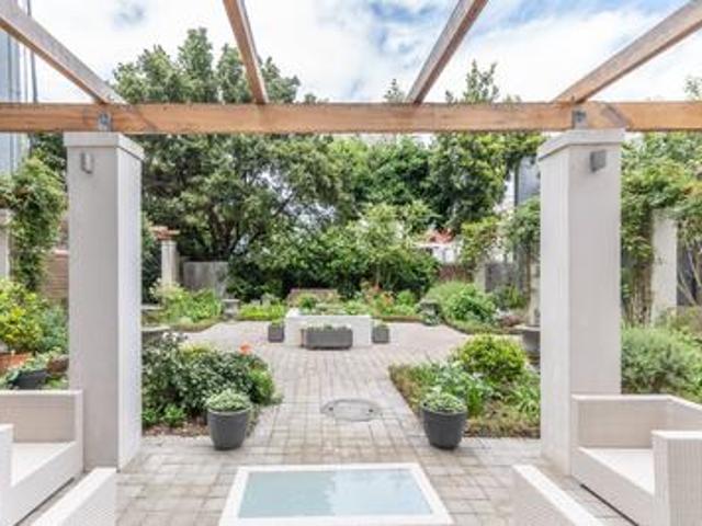 Apartment for sale in Cape Town Ward 59, Cape Town