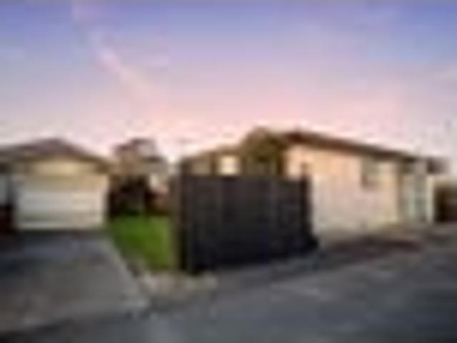 Apartment for sale in Chaslands, Canterbury