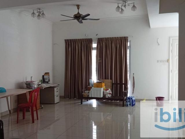 Room for rent in Petaling, Alam Impian