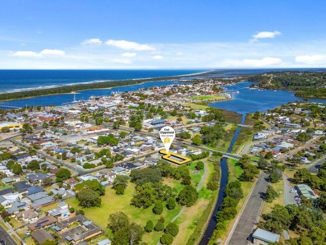 Townhouse for sale in Lakes Entrance, Victoria